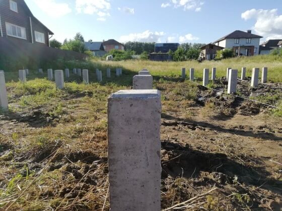   Железобетонная свая с30.15       

 Железобетонная свая размерами 150х150х3000 мм. 
Изготавливается по СТБ 1075-97 в заводских условиях из бетона марки F200 по морозостойкости и W8 по водонепроницаемости, что делает сваю устойчивой к возможному агрессивному действию подземных вод, а также действию отрицательных температур. 
Применяется для монтажа фундаментов относительно лёгких сооружений: дома из бруса, каркасные дома, срубы, бани, хозпостройки, ограждения. 